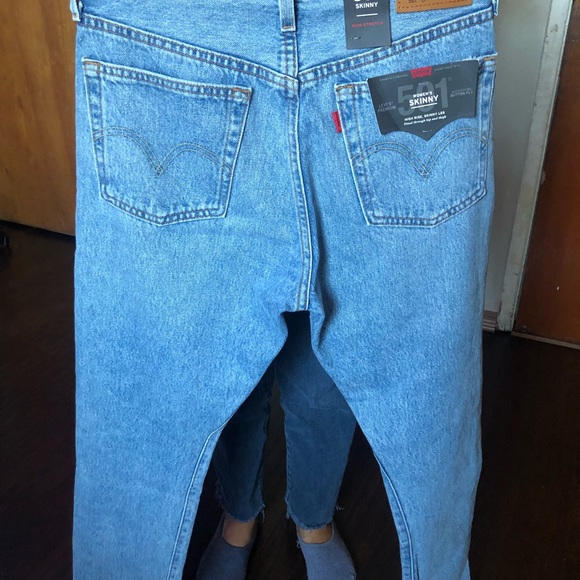 501 levis - Picture 2 of 4